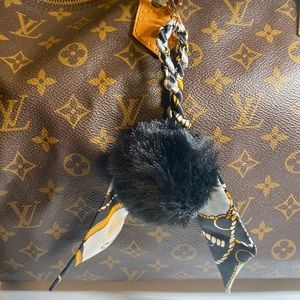 Bag / Purse Pompom Charm #124